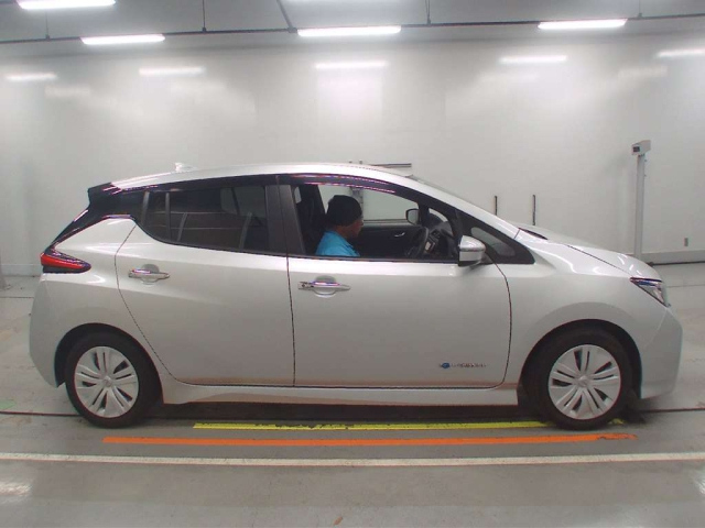 NISSAN LEAF 2020