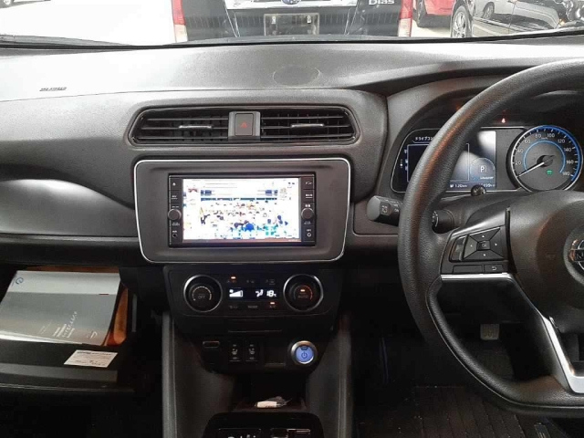 NISSAN LEAF 2020