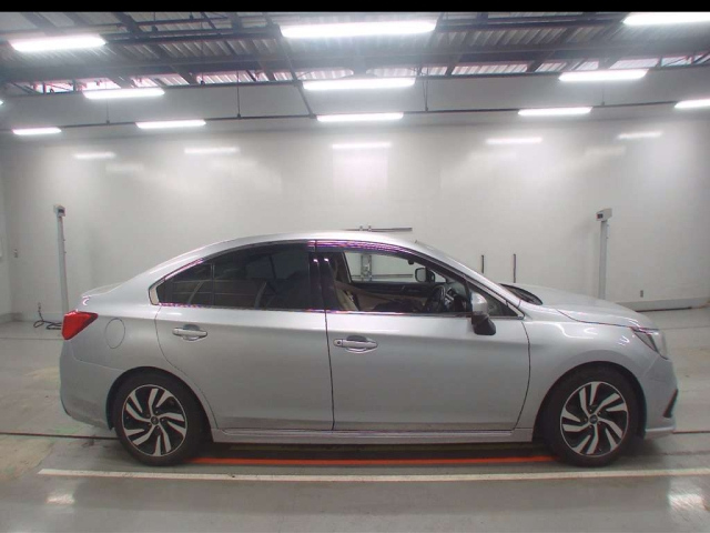 SUBARU LEGACY B4 2017