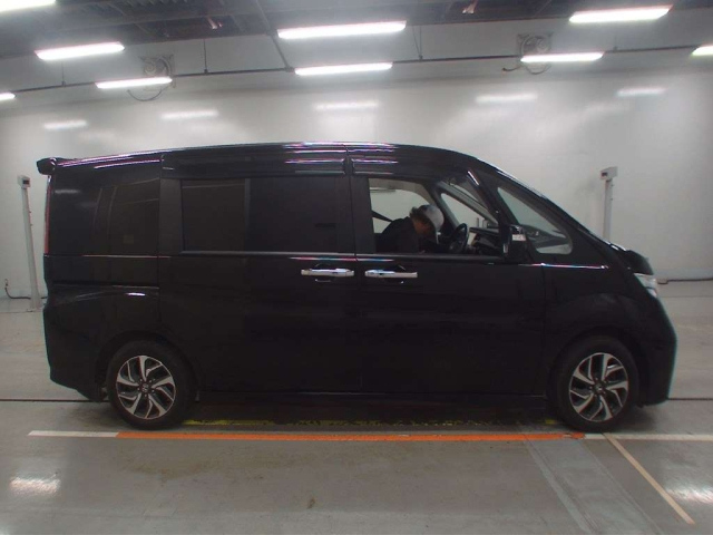 HONDA STEP WAGON 2017
