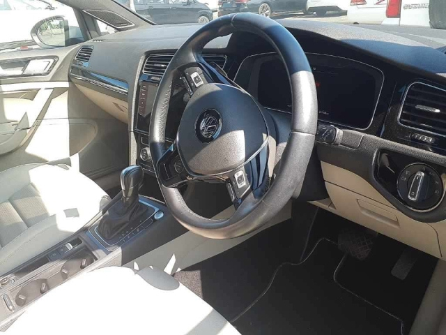 VOLKSWAGEN GOLF 2020