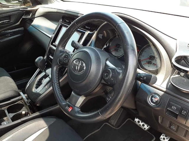 TOYOTA HARRIER 2017