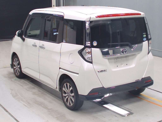 TOYOTA TANK 2017