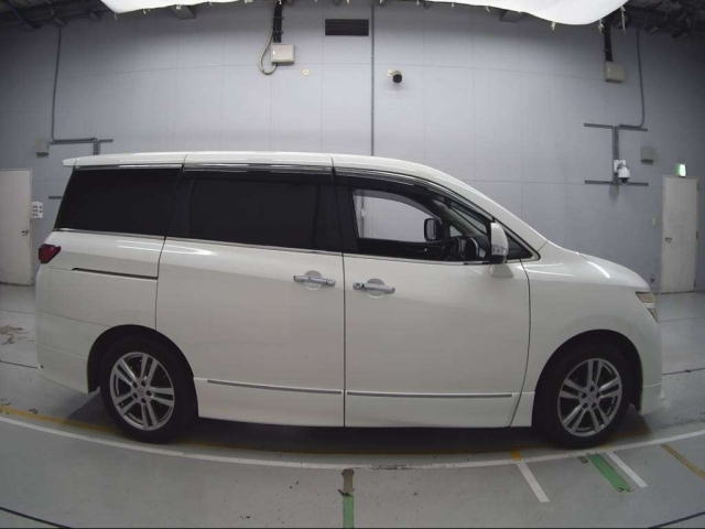 NISSAN ELGRAND 2012