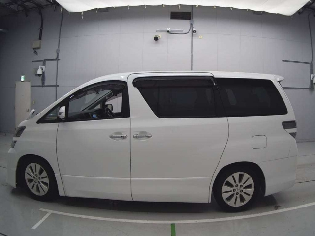 TOYOTA VELLFIRE 2013