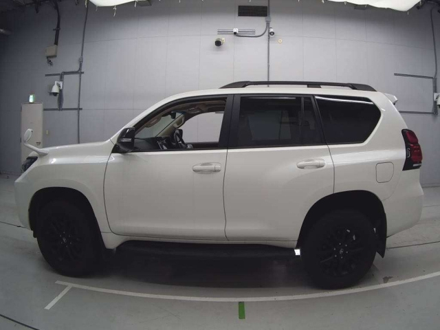 TOYOTA LAND CRUISER PRADO 2023