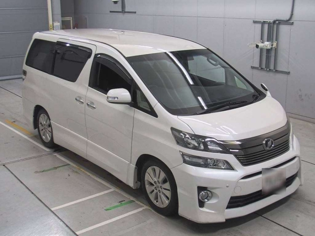 TOYOTA VELLFIRE 2013
