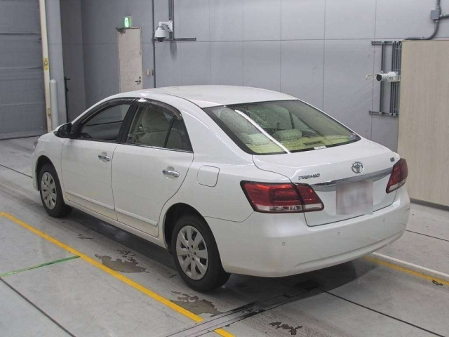 TOYOTA PREMIO 2017