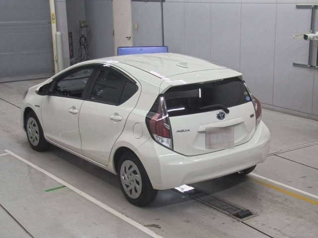 TOYOTA AQUA 2016