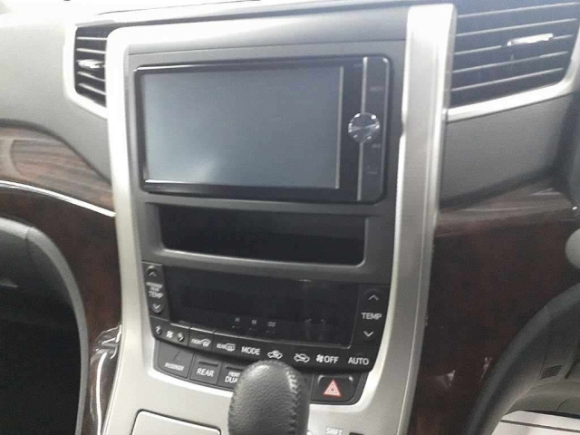 TOYOTA VELLFIRE 2013