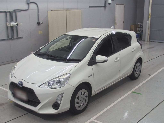 TOYOTA AQUA 2016