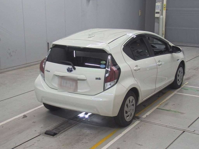 TOYOTA AQUA 2016