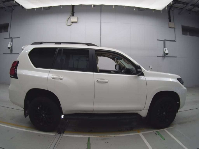 TOYOTA LAND CRUISER PRADO 2023