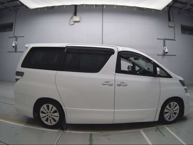 TOYOTA VELLFIRE 2013