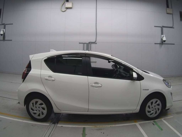 TOYOTA AQUA 2016