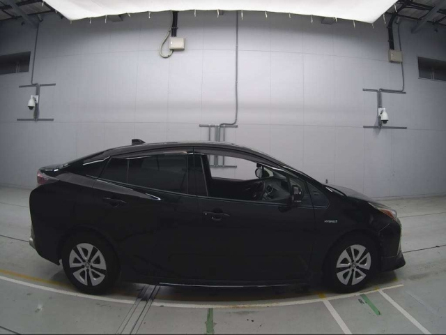 TOYOTA PRIUS 2016