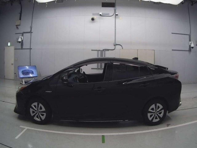 TOYOTA PRIUS 2016
