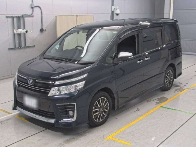 TOYOTA VOXY 2015