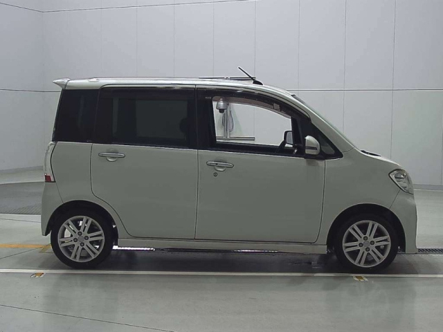 DAIHATSU TANTO EXE 2013