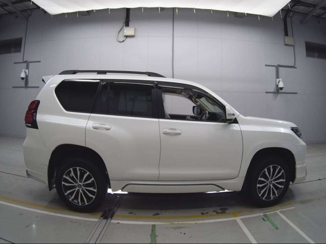 TOYOTA LAND CRUISER PRADO 2020
