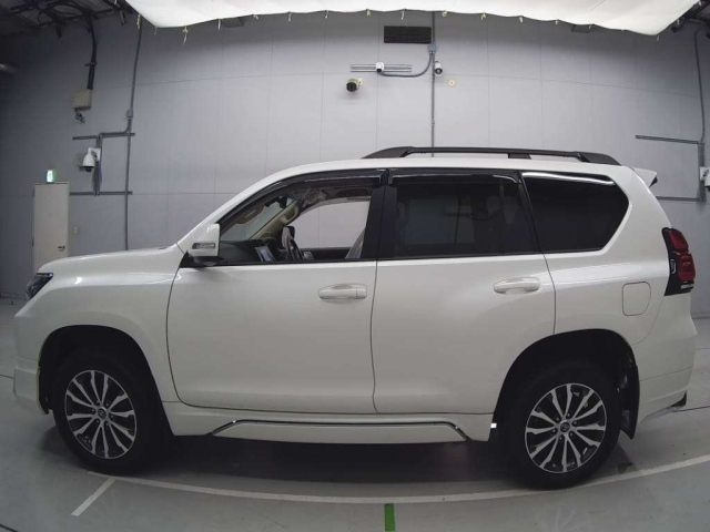 TOYOTA LAND CRUISER PRADO 2020