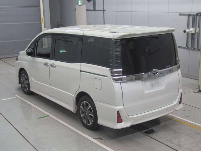 TOYOTA VOXY 2019