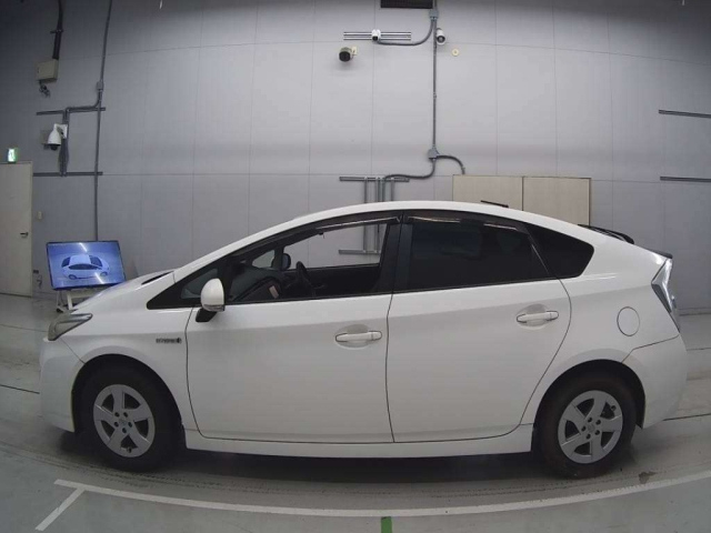 TOYOTA PRIUS 2011