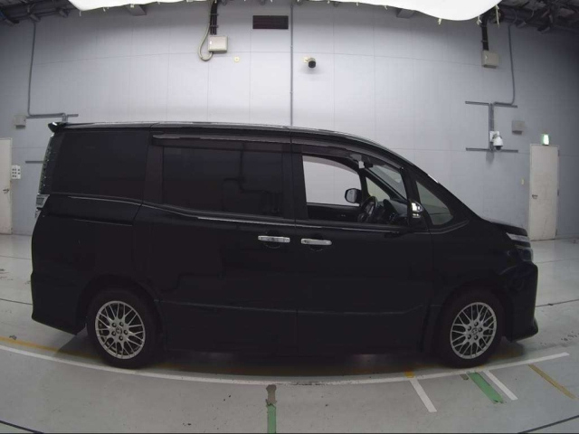 TOYOTA VOXY 2020