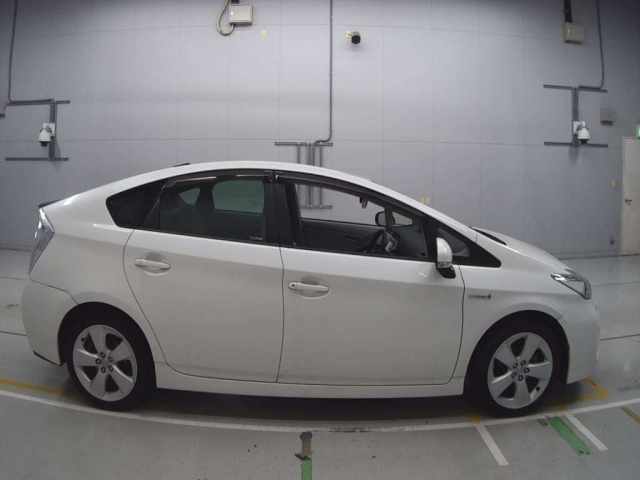 TOYOTA PRIUS 2013