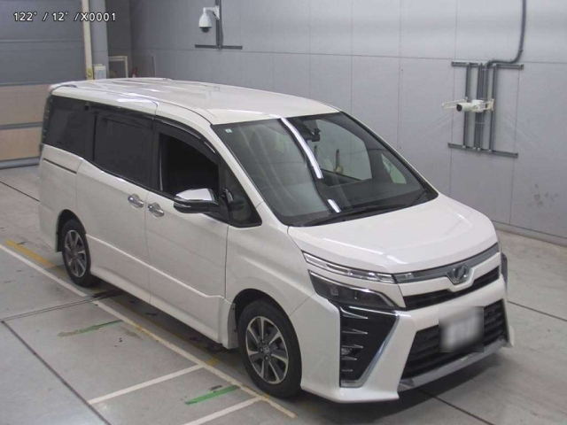 TOYOTA VOXY 2019