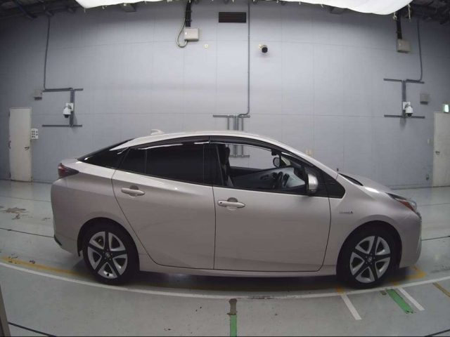 TOYOTA PRIUS 2016