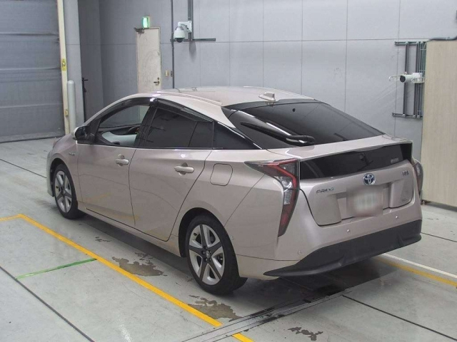 TOYOTA PRIUS 2016