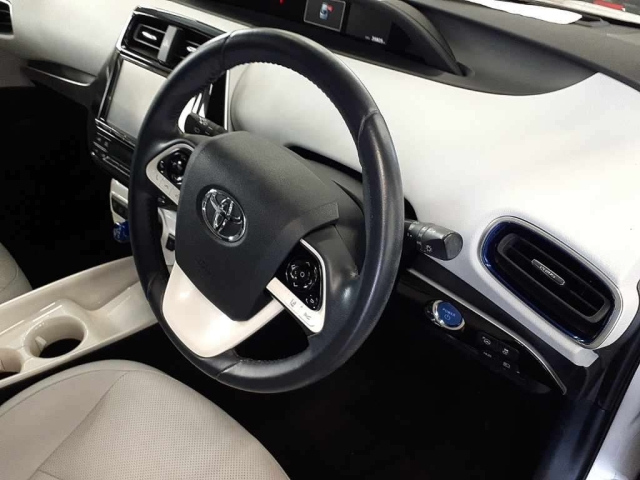 TOYOTA PRIUS 2016