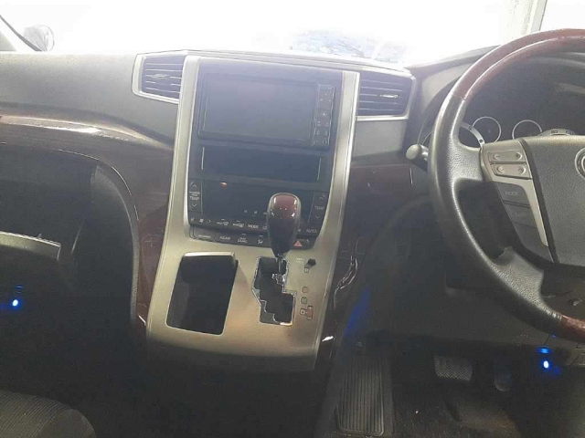 TOYOTA VELLFIRE 2010