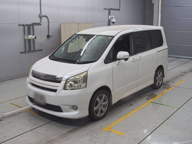 TOYOTA NOAH 2008