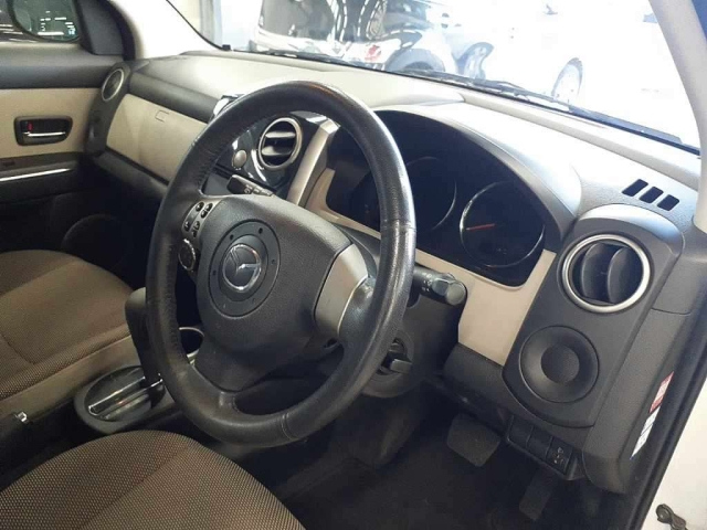 MAZDA VERISA 2010