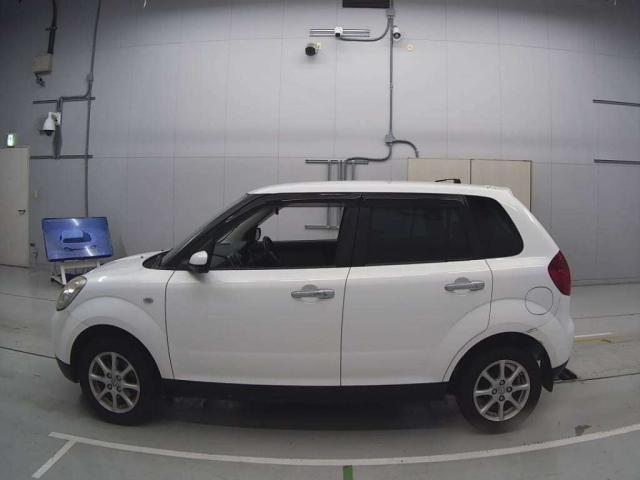 MAZDA VERISA 2010
