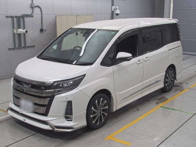 TOYOTA NOAH 2017