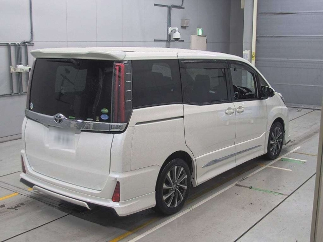 TOYOTA NOAH 2017