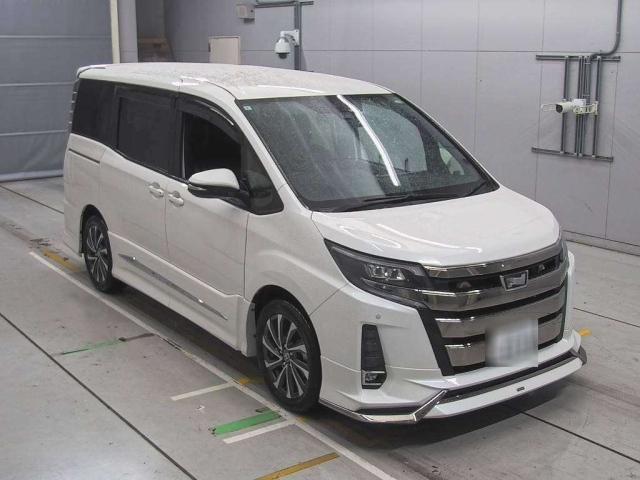TOYOTA NOAH 2017