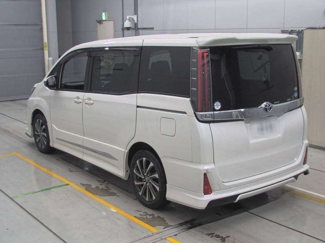 TOYOTA NOAH 2017
