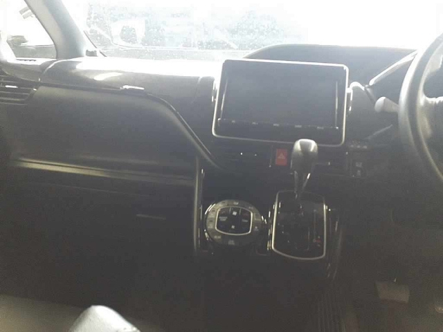 TOYOTA NOAH 2017