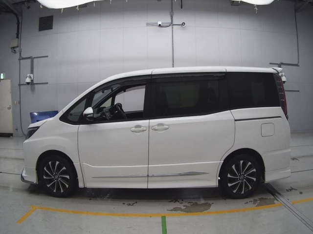TOYOTA NOAH 2017