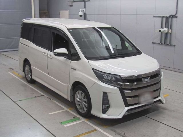 TOYOTA NOAH 2017
