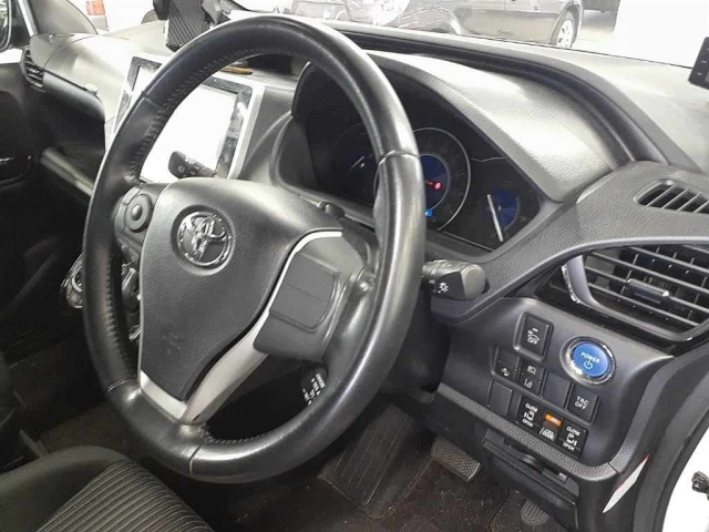 TOYOTA NOAH 2017