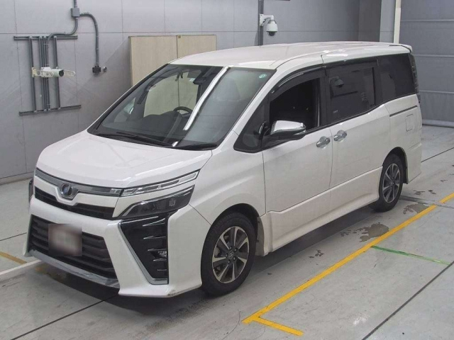 TOYOTA VOXY 2018