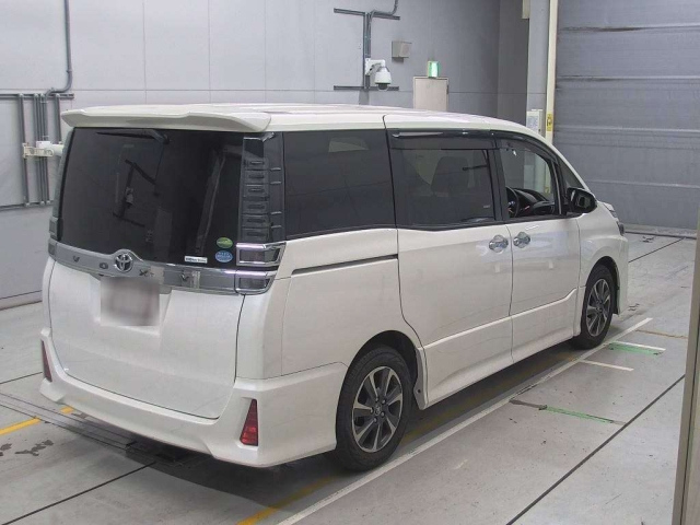 TOYOTA VOXY 2018