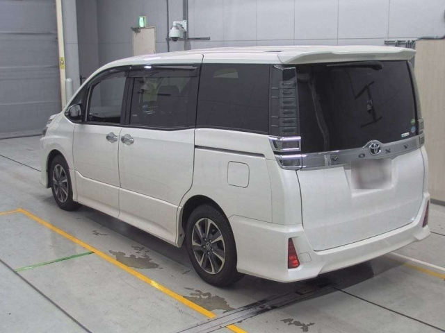 TOYOTA VOXY 2018