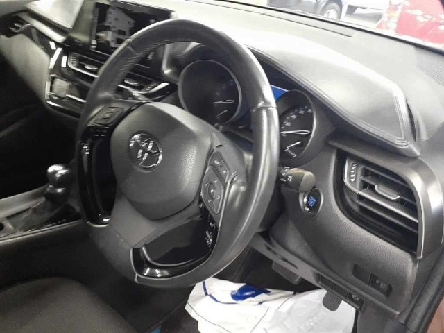 TOYOTA C-HR 2016