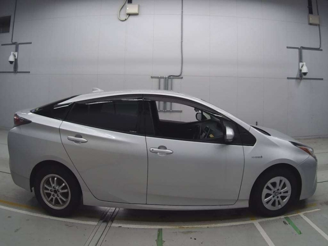 TOYOTA PRIUS 2018